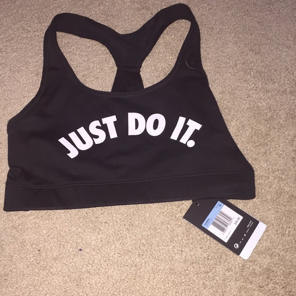 Black nike sports bra